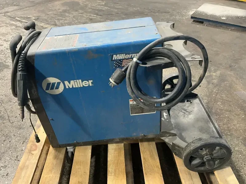 Miller  200 A Welder  - Millermatic 252