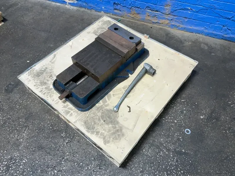 Kurt Manufacturing  10” Vise  - D100