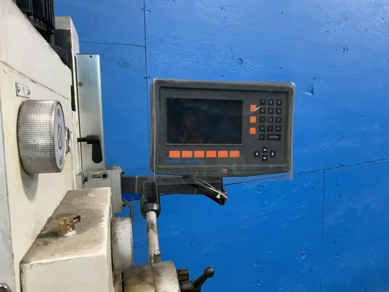 PRECISION MATTHEWS 10” X 28" VERTICAL MILL  -  PM-932M