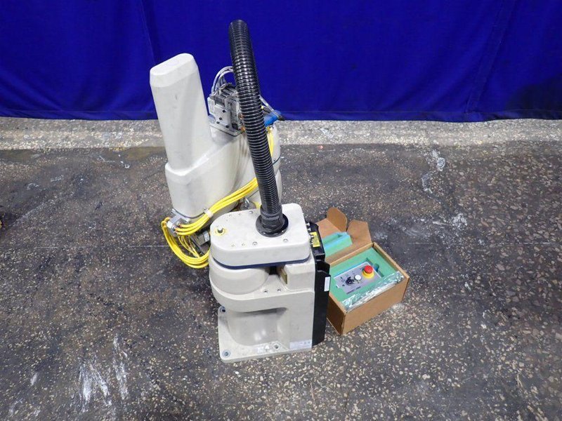 OMRON ADEPT INDUSTRIAL ROBOT   -  ECOBRA 600