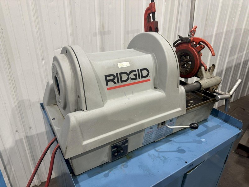 2" RIDGID MODEL # 1822- I BOLT &amp; PIPE THREADER: STOCK #77605