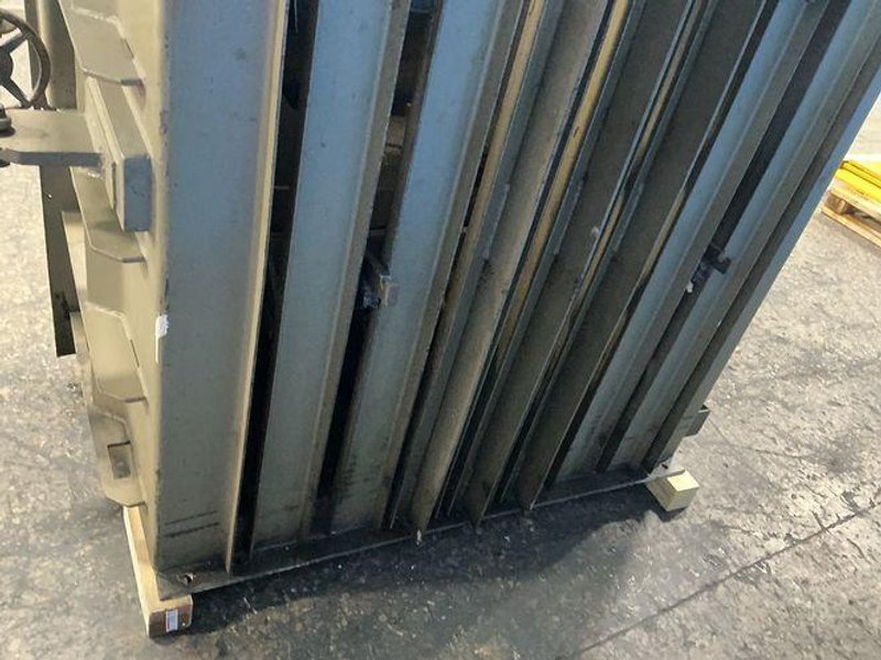 PIQUA WASTE EQUIP., INC. 28”X62” BALER  -  H.D. 2200
