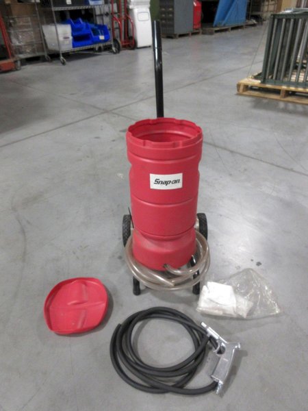 SNAP-ON Gravity-Fed Siphon Portable Sandblast System, Holds 40 lbs of Media, with Hose length 10' with 5/16'' nozzle- Auction Item