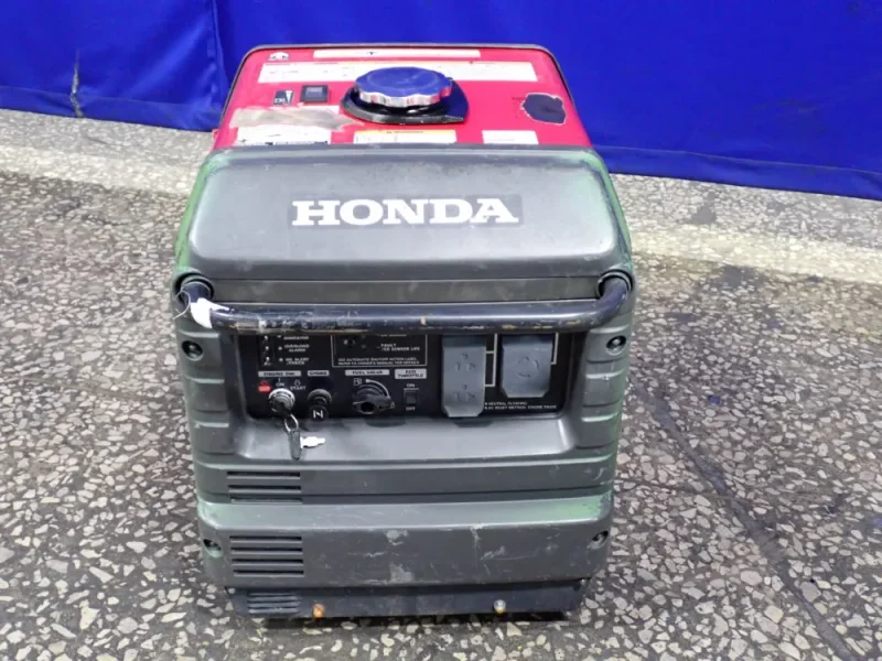 HONDA 3000 W GENERATOR  -  EU3000IS