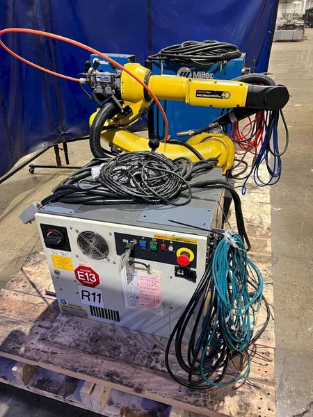 FANUC ARCMATE ROBOT 100ID/10L WITH R30IB+ AND MILLER AUTO CONTINUUM 500