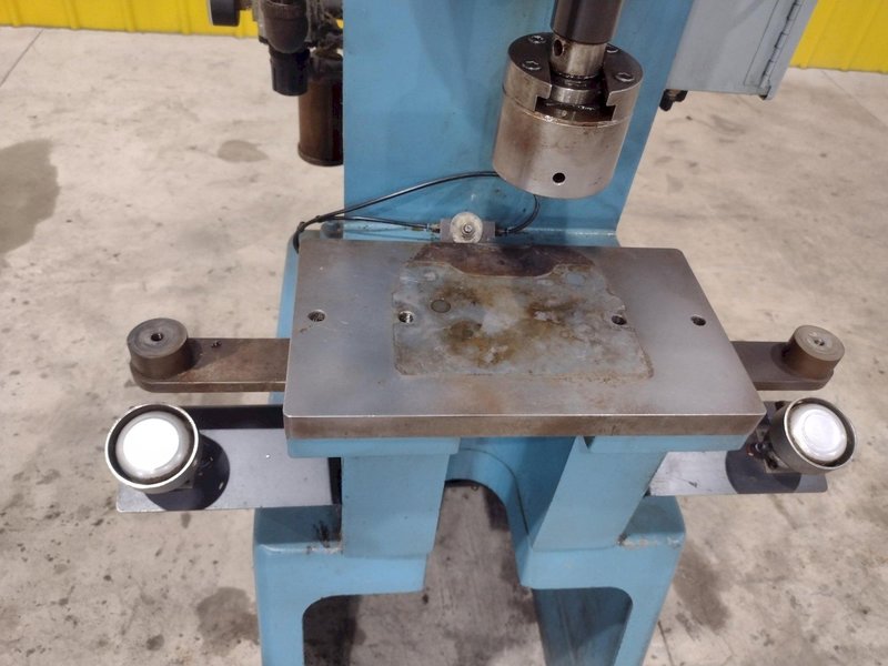 5.5 TON AIR HYDRAULICS MODEL #C-300 PNEUMATIC PRESS 6" STROKE: STOCK #20660