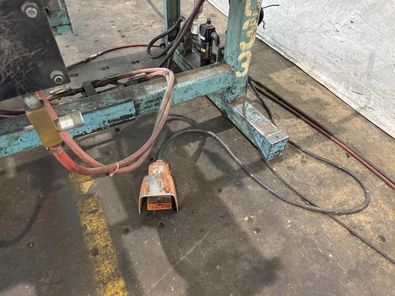 LUBOW DWB-2 DOUBLE END HORIZONTAL WIRE BENDER: STOCK 16432