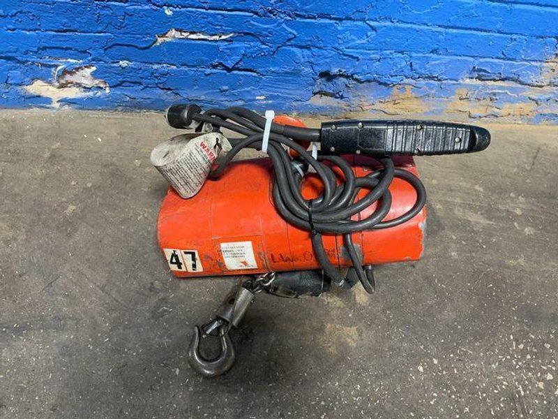 CM 1/4 TON ELECTRIC CHAIN HOIST   -  WB