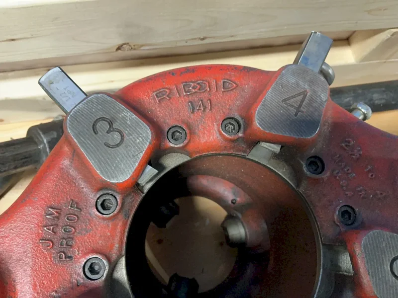 RIDGID PIPE THREADER  W/ TOOLING  -  400