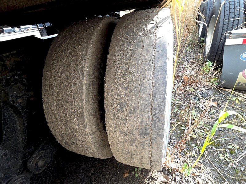 Kenworth T800 AeroCab Legacy Sleeper Truck, 2013 – Paccar Engine, Eaton Fuller Transmission