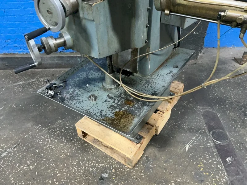 7” X 26” HORIZONTAL MILL  -  F-900