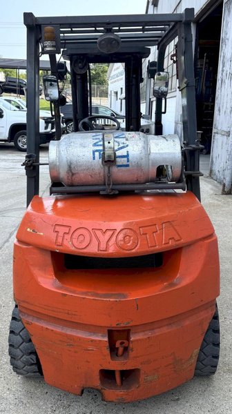 5000 Lb. Toyota Lift Truck, Pneumatic Tire, Triple Stage Mast, LP Gas, Side Shift