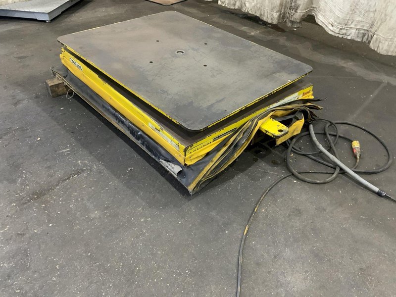 2,500 LB AUTOQUIP SERIES 35 HYDRAULIC LIFT TABLE: STOCK #81279