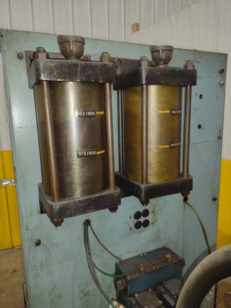 BTM CORPORATION TOG-L-LOC CORNER NOTCHER: YOBRO #25120