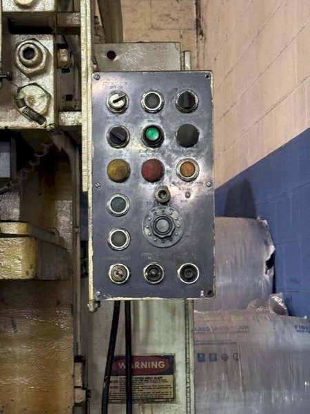 250 TON NIAGARA E-250 GAP FRAME PRESS. STOCK # 1114524