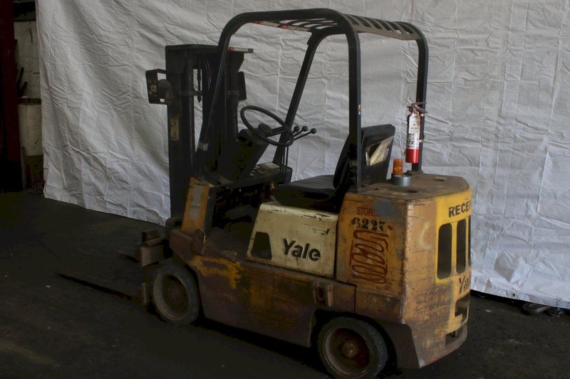 3700 LBS YALE GAS FORKLIFT: STOCK #75160