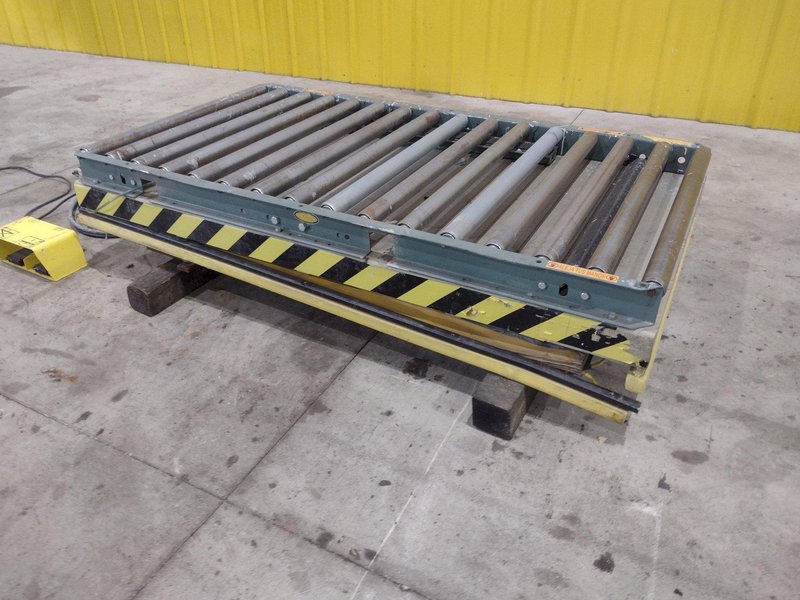 3500 LB X 60" X 36" SOUTHWORTH HYDRAULIC SCISSOR LIFT TABLE WITH ROLLER TOP: STOCK #20932
