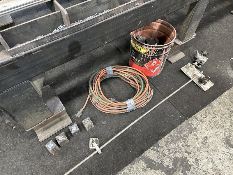 4&#039; X 8&#039; BUG O FLAME CUTTER WITH TABLE : STOCK #77762