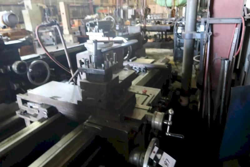 DIANICHI DLG-SHB 63X200 Manual Lathes