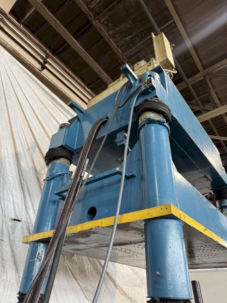 100 TON DAKE 18-255 HYDRAULIC 4 POST SPOTTING PRESS. STOCK # 0889925