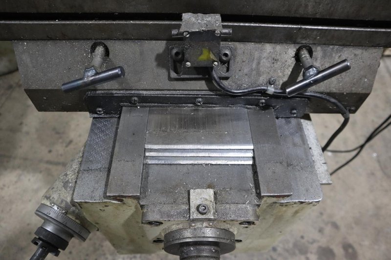 Trionics Handyman Vertical Knee Mill, Variable Speed, Accurite 2 Axis DRO, Power Table Feed- Auction Item