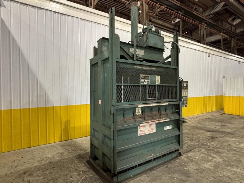 72&quot; X 40&quot; X 48&quot; SELCO VS-6 VERTICAL HYDRAULIC BALER: STOCK# 4091