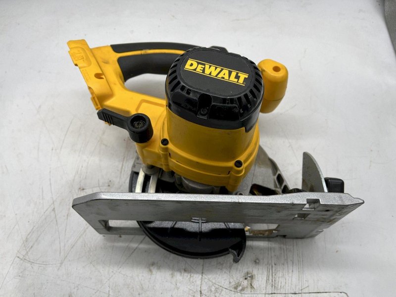 18V DEWALT DC390 CORDLESS CIRCULAR SAW  STOCK #16018