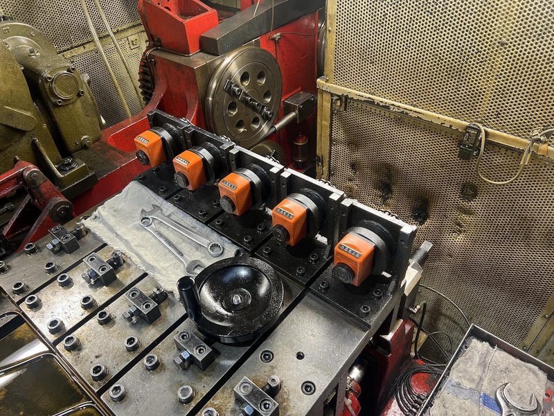 Chun-Zu Model CBP-165S Five Die Bolt Former