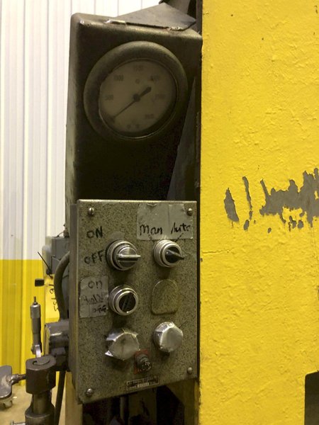 30 TON X 10' HTC MODEL #830GS HYDRAULIC PRESS FLANGED BED PUNCH BRAKE: STOCK 16953