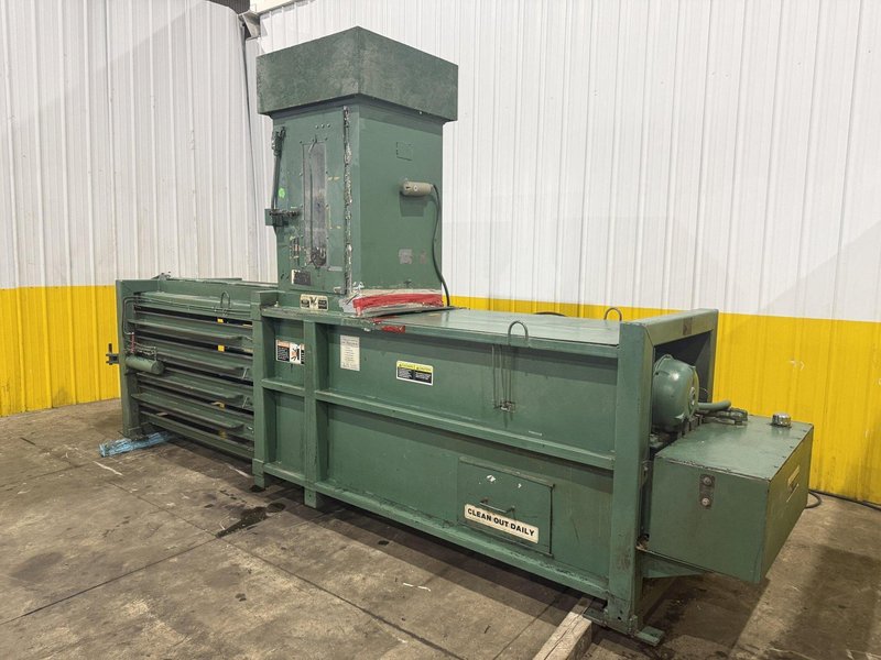 30" X 42" BALEMASTER CLOSED DOOR HORIZONTAL HYDRAULIC BALER: YOBRO #25089