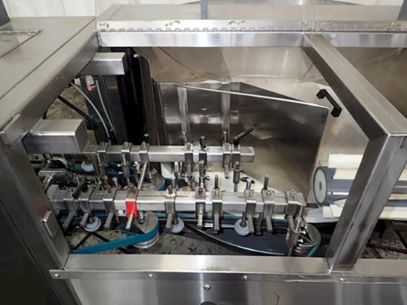 Pace Packaging Omni-Line M400LH S/S Descrambler with S/S Pace Packaging Elevator Conveyor