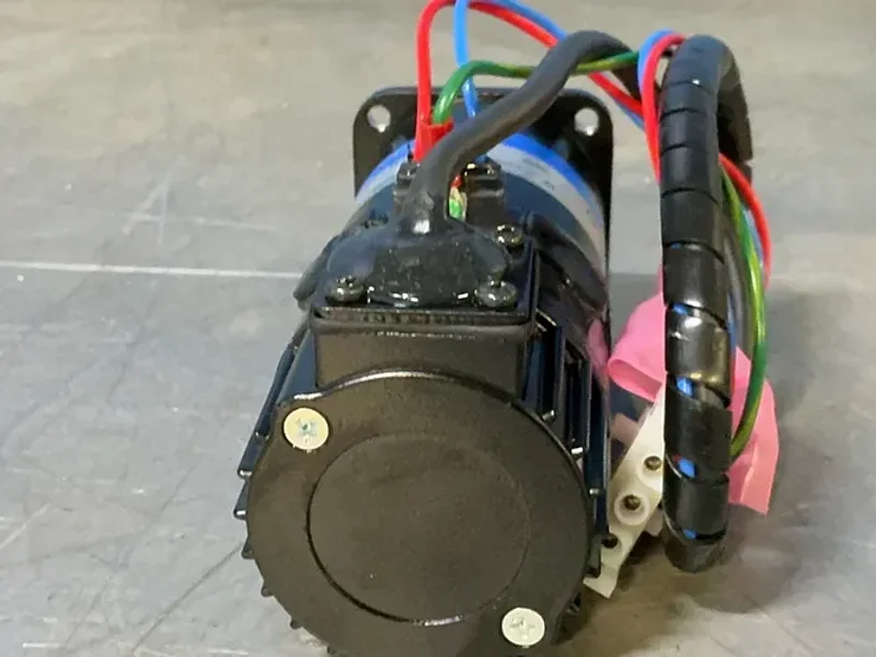 SANYO DEKKI 110 WATTS DC SERVO MOTOR   -  T511-012EL8