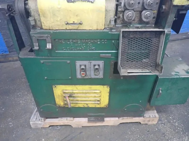 THE LEWIS MACHINE CO. WIRE STRAIGTENER &amp; CUT OFF  -  2CG