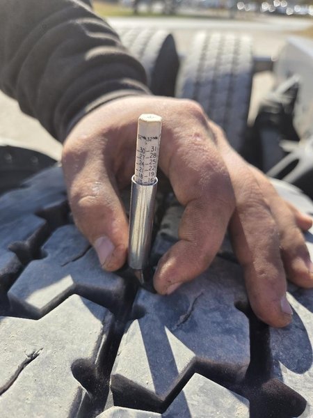 PETERBILT 567 - Trucks