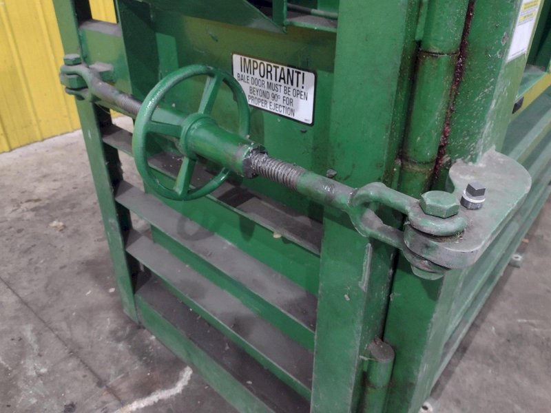 30" X 48" PTR MODEL #3400HD HYDRAULIC VERTICAL BALER: YOBRO #25712