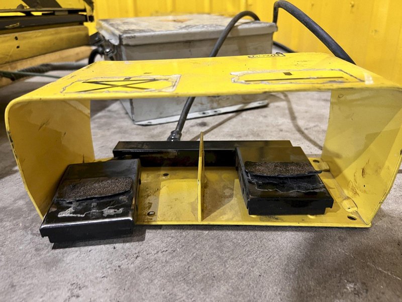 4,000 LB X 72" X 36" SOUTHWORTH MODEL #LS4-36 HYDRALUIC LIFT TABLE WITH ROLLER TOP: STOCK #20909