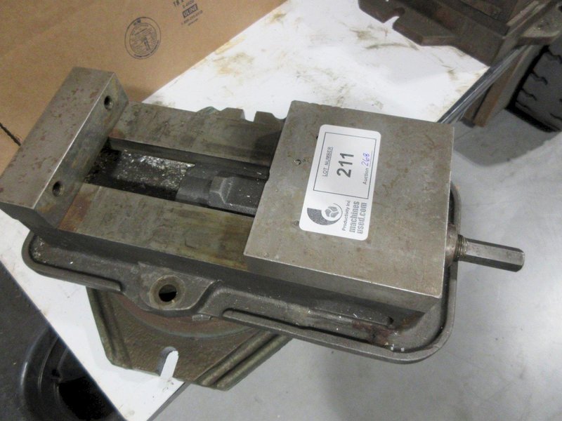 Kurt D-60 6" Machine Vice w/ Swivel Base- Auction Item