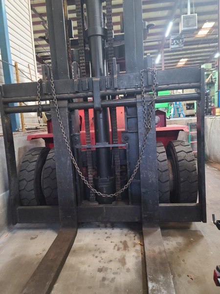 Clark CH250-8 Pneumatic Forklift (#4704)