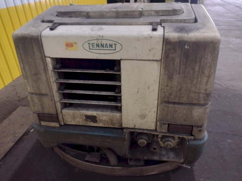 TENNANT 2400 FLOOR SCRUBBER: STOCK #18641