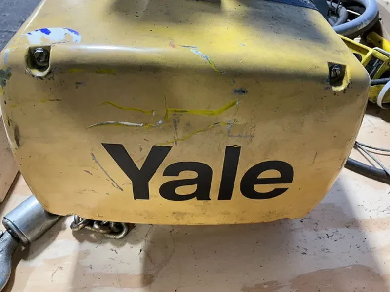 YALE 1000 LBS CHAIN HOIST   -  KEL1/2-10LG15S1