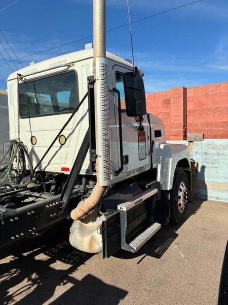 Mack Pinnacle 64T Day Cab Semi Truck, 2019 – Mack MP8, mDRIVE Automatic, Air Ride, Tandem Axle Heavy-Duty Tractor
