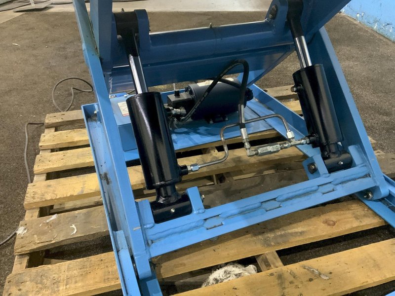 3,000 LBS RTMX-30 HYDRAULIC SCISSOR LIFT TABLE: STOCK #80823