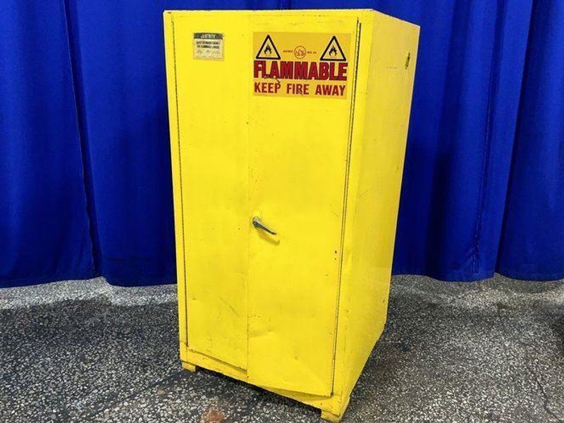 FLAMMABLE SAFETY CABINET