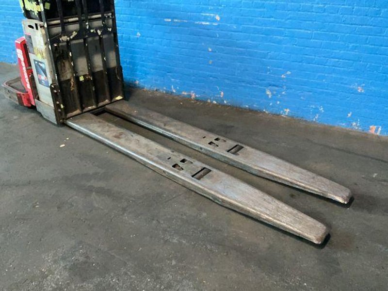 Raymond  8000 Lbs  Electric Pallet Jack  - 8410