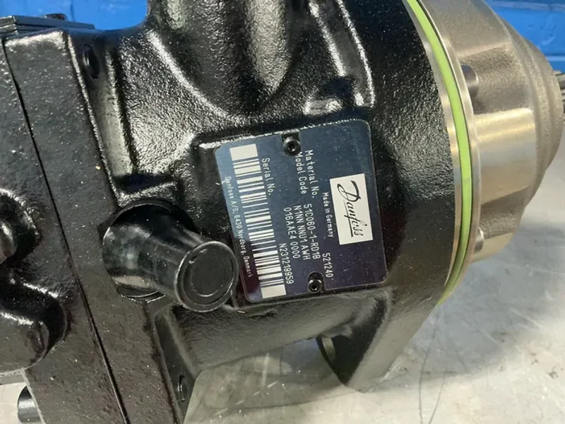 DANFOSS MOTOR TRACK DRIVE  -  51C060-1-RD1B