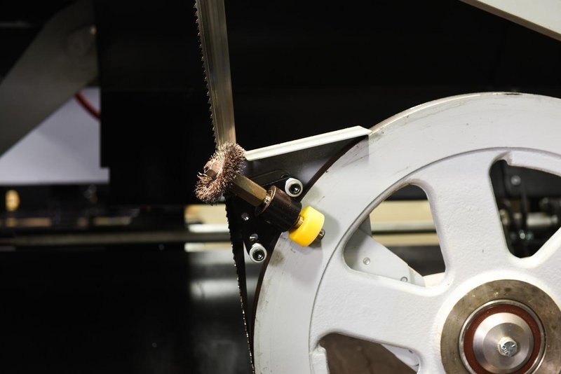 NEW - 30"H x 25"W HYD-MECH V-25APC SEMI-AUTOMATIC VERTICAL TILT FRAME BAND SAW