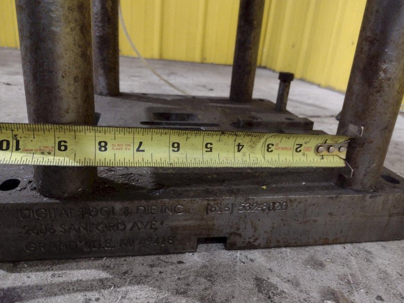 4-POST HYDRAULIC PRESS - ROLLFORMER CUTOFF PRESS: YOBRO #25562