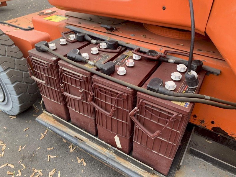 JLG MODEL: E400AJPN MANLIFT: STOCK #73042