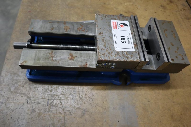Kurt DX6 6" Machine Vise with Hard Jaws and Handle- Auction Item