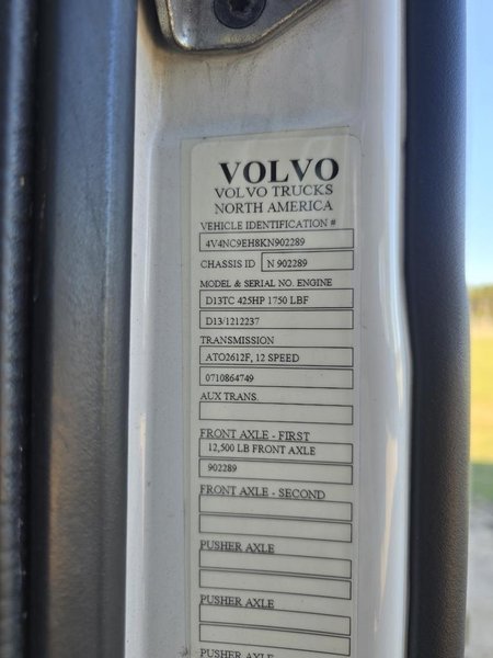 VOLVO VNL64T760 - Trucks